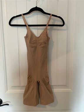 SKIMS Shapewear Bodysuit - tan, medium